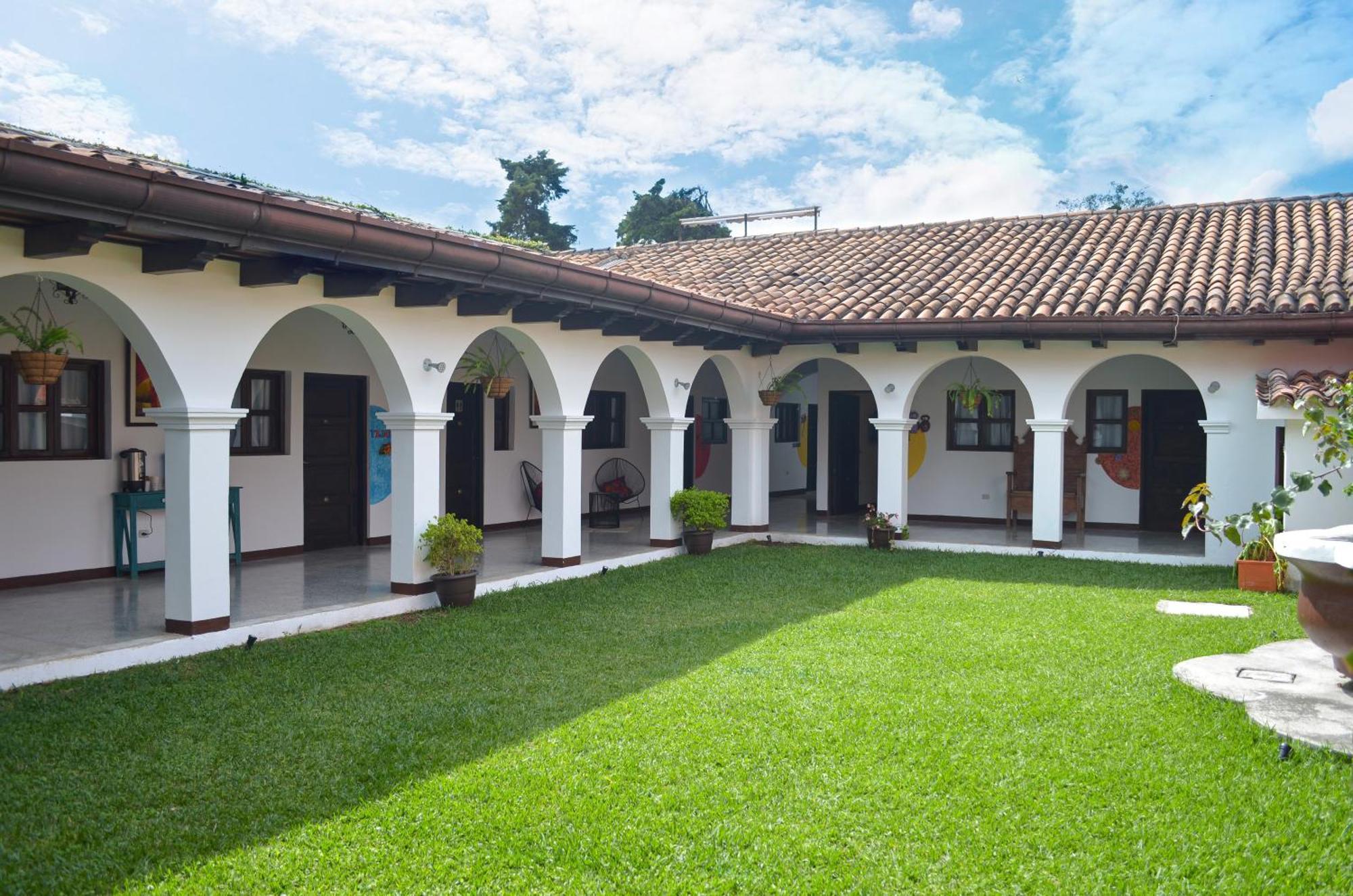 Luna Maya Boutique Hotel Antigua Exterior photo