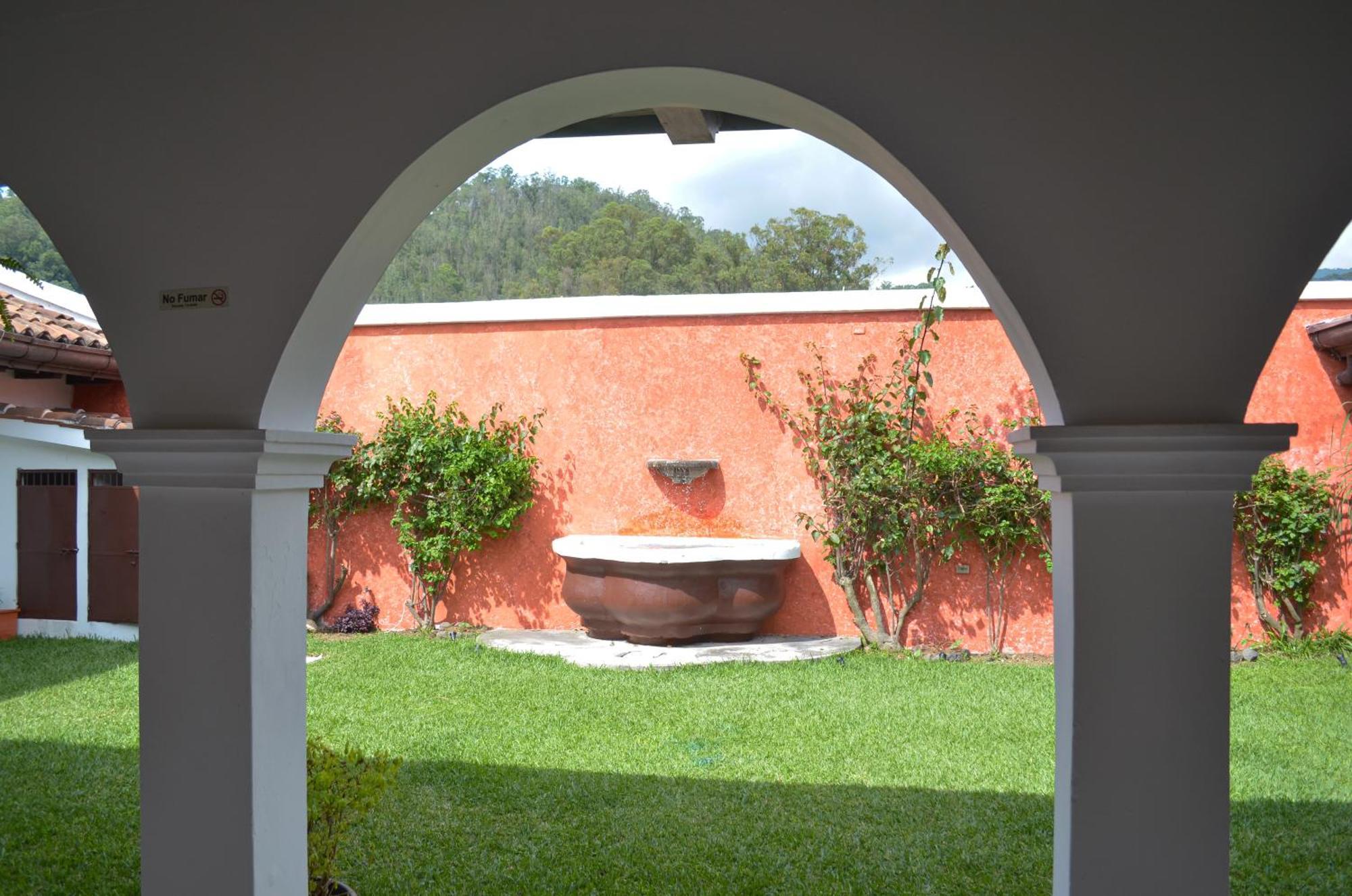 Luna Maya Boutique Hotel Antigua Exterior photo